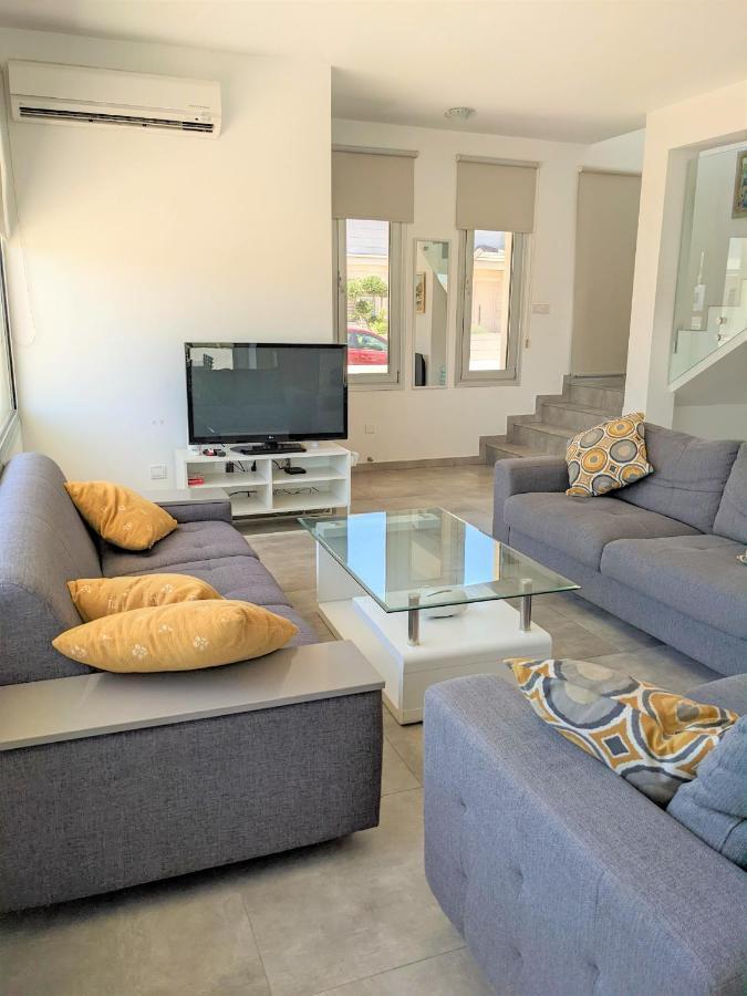 T&E Villa Larnaca Exterior photo